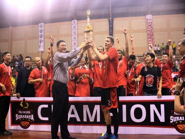 Berita Basket: Mawar Sharon Juara Turnamen Piala Walikota Surabaya 2016