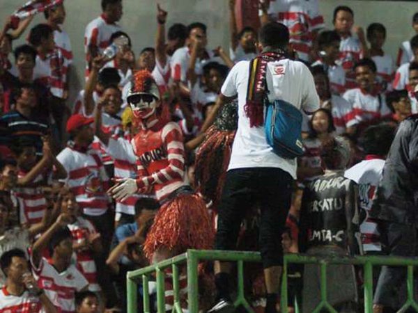 Berita Torabika Soccer Championship 2016: Laga Malam Hari, Madura United Potong Harga Tiket