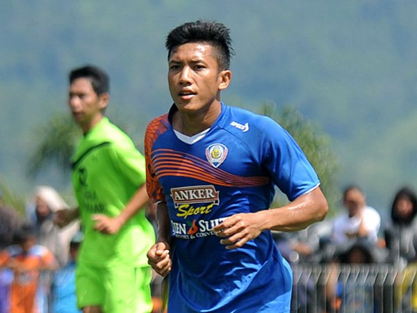 Berita Sepak Bola: Pasca Lebaran, Ahmad Bustomi Siap Bermain