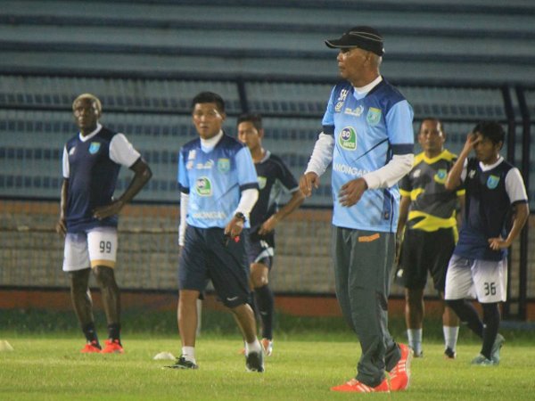 Berita Sepak Bola: Hadapi Bali United, Sutan Harhara Tak Tetapkan Target
