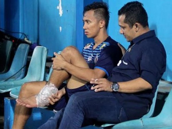 Berita Sepak Bola: Tinggalkan Arema, Antoni Putro Jalani Penyembuhan Cedera di Jakarta