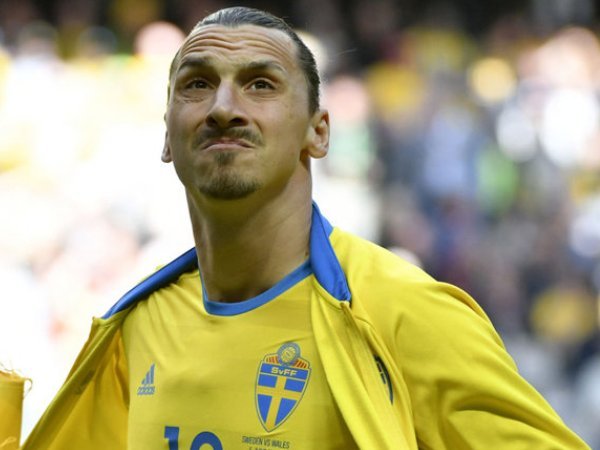 Berita Transfer Pemain: Kepergian Zlatan Ibrahimovich Ke Manchester Ditunda