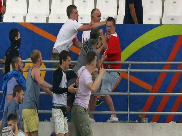 Berita Piala Eropa: UEFA Segera Berikan Sanksi Pada Rusia Atas Perlakuan Fans Mereka