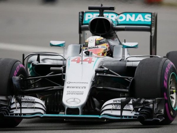 Berita F1: Lewis Hamilton Merasa Tidak Senang Meski Raih Posisi Pertama