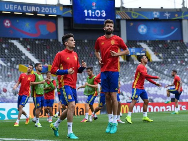 Berita Piala Eropa 2016: Pique Bawa Spanyol Raih Kemenangan atas Republik Ceko
