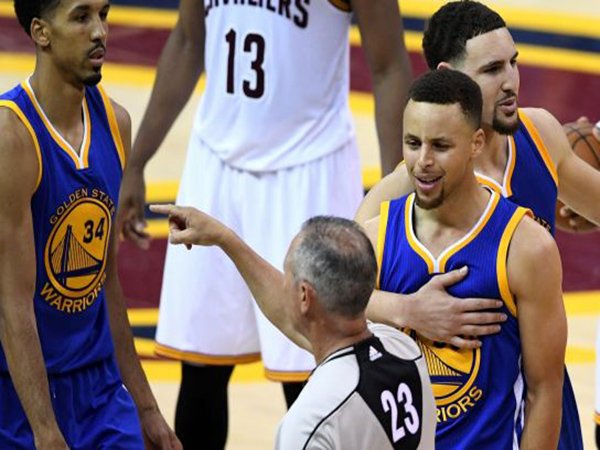 Berita Basket: Stephen Curry Masuk Deret Pemain NBA Yang Tempramen