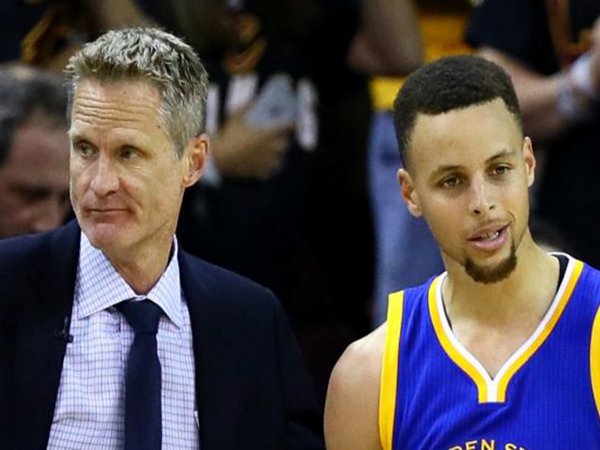 Berita Basket: Stephen Curry Dan Steve Kerr Didenda Tetapi Tidak Diskors Untuk Game 7