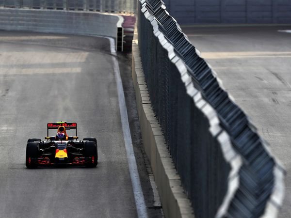 Berita F1: Ban Medium Buat Verstappen Melayang