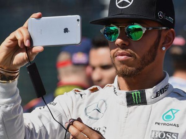 Berita F1: Hamilton Anggap Pembatasan Komunikasi Radio Itu Berbahaya