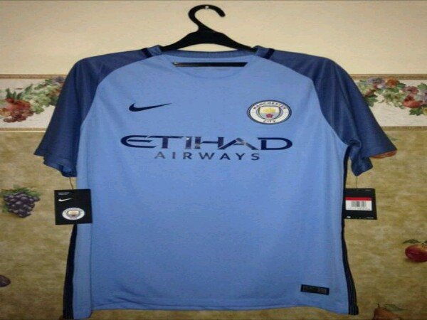 Berita Liga Inggris: Penampakan Seragam Tebaru Manchester City 2016-2017