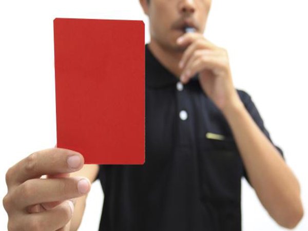 Berita Sepak Bola: Ups! Pemain Sepak Bola Ini Diusir Keluar Karena Kentut