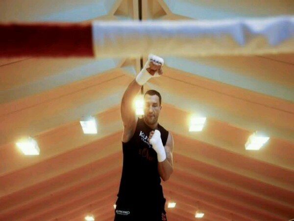 Berita Tinju: Tyson Fury Di Larang Bermain Karena Berkomentar SARA