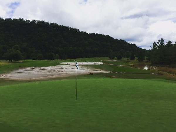 Berita Golf: Greenbrier Classic Ditunda Pasca Badai Mematikan