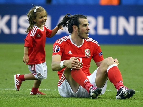 Berita Sepak Bola: Anak Perempuan Gareth Bale Berikan Catatan Rahasia Sebelum Melawan Irlandia Utara