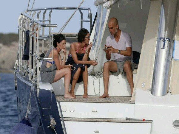 Berita Sepak Bola: Pep Guardiola Liburan ke Ibiza