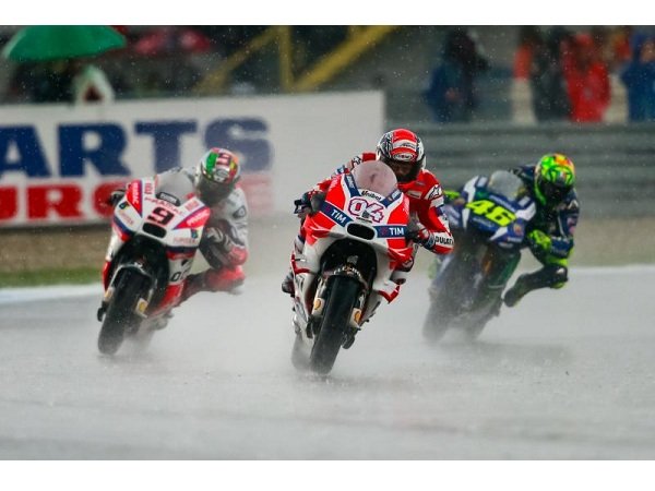 Berita MotoGP: Dovizioso dan Rossi Terlalu Paksakan Motor
