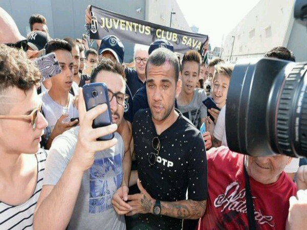 Berita Transfer Pemain: Dani Alves Tanda Tangani Dua Tahun Kontrak Dengan Juventus
