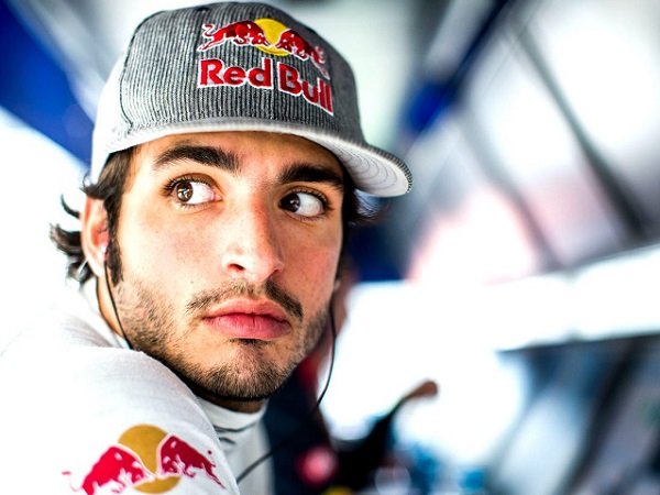 Berita F1: Toro Rosso Pertahankan Sainz Musim Depan