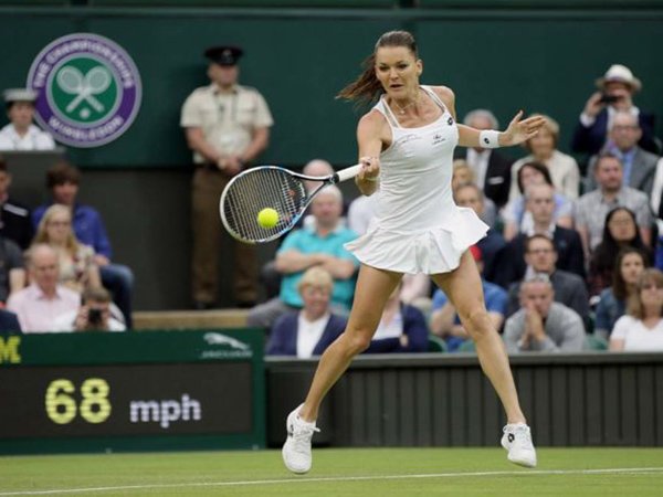 Berita Tenis: Di Bawah Atap Centre Court Wimbledon, Agnieszka Radwanska Menangi Pertandingan Cepat