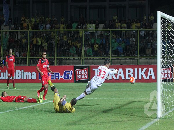 Berita TSC 2016: Semen Padang Andalkan Mantan Kiper Sriwijaya FC Pada Derby Andalas