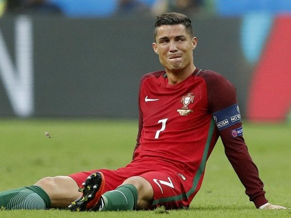 Berita Piala Eropa 2016: Ronaldo Sedih Harus Keluar Pertandingan Saat Final