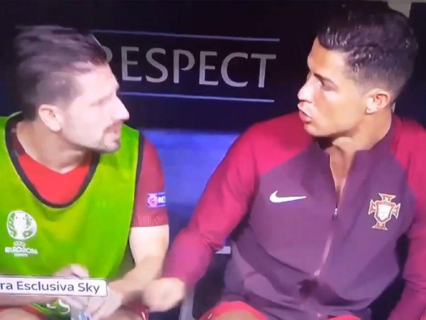 Berita Piala Eropa 2016: Cristiano Ronaldo Memukul Teman Setimnya, Dianggap Berlebihan