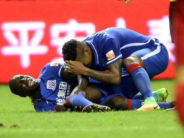 Berita Sepak Bola: Demba Ba Tak Berniat Pensiun Setelah Mengalami Patah Kaki Mengerikan
