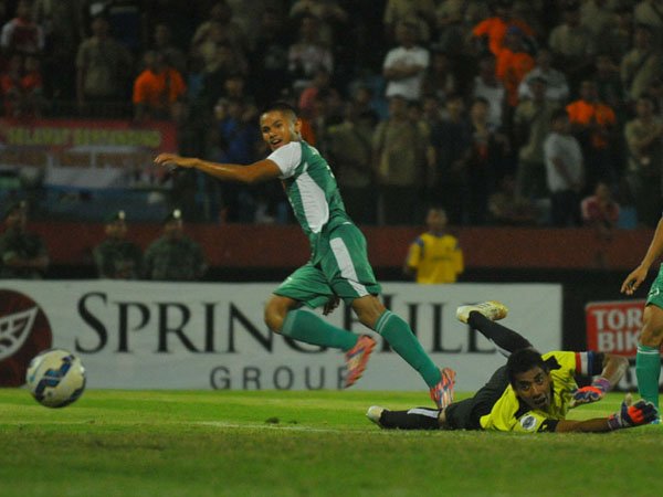 Berita Sepakbola: Eduard Tjong Latih Timnas Indonesia Untuk Piala AFF U-19 2016