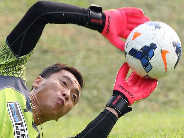 Berita TSC 2016: Kiper Utama Persipura Absen Saat Jamu Persib