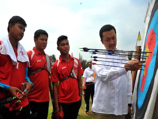 Berita Olimpiade Rio 2016: Menpora Kunjungi Latihan Pelatnas Panahan Olimpiade 2016