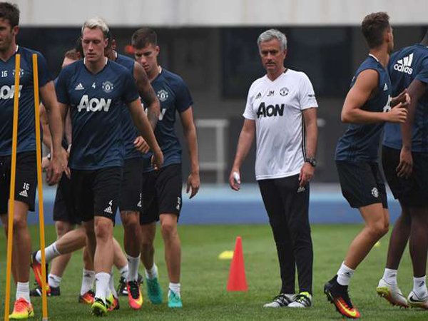 Berita Sepak Bola: Mourinho Paksa 9 Pemain United Tinggalkan Klub di Musim Panas Ini
