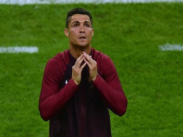 Berita Sepak Bola: Zidane Tak Turunkan CR7 di Pertandingan Pertama Real Madrid