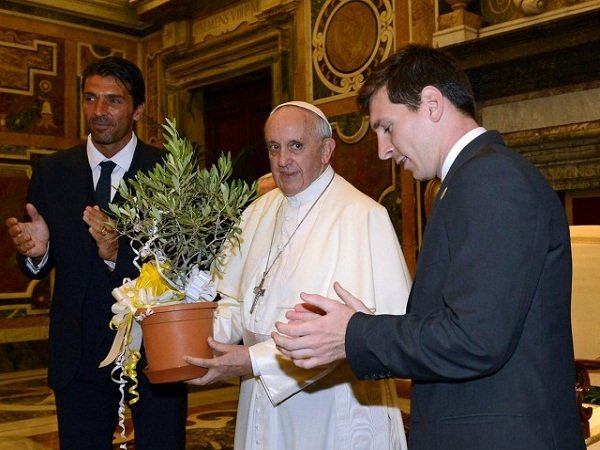 Berita Sepakbola: Lionel Messi Lebih Baik dari Pele dan Maradona?