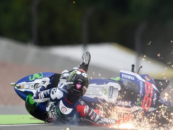 Berita MotoGP: Meskipun Jatuh Tiga Kali, Lorenzo Akan Tetap Mengambil Resiko