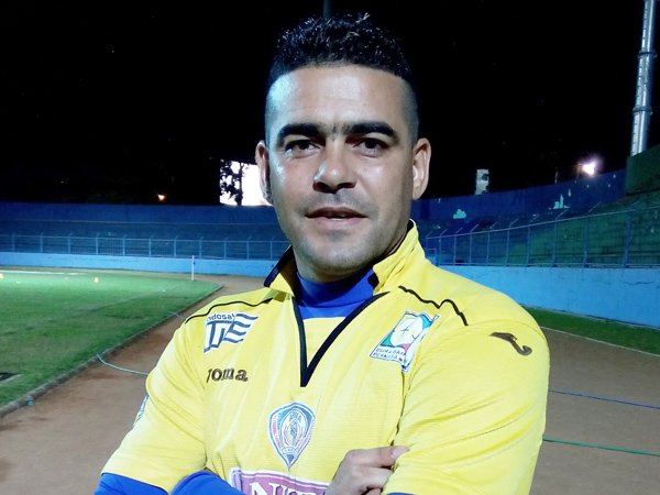Sepakbola Nasional: Cristian Gonzales Coba Bisnis Baru Parfum untuk Suporter
