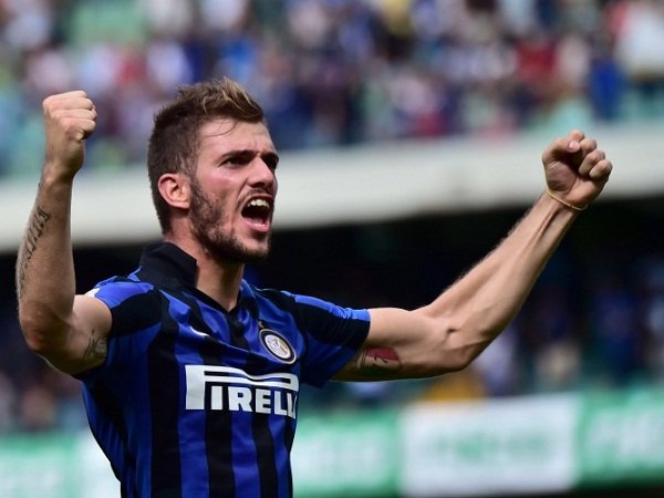 Berita Transfer Pemain: Bek Serba Bisa Inter Milan Ini Jadi Target West Ham United