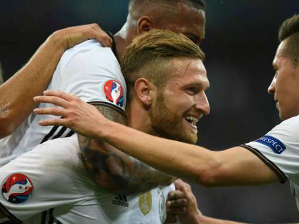 Berita Liga Inggris: Arsenal Naikkan Tawaran Untuk Shkodran Mustafi