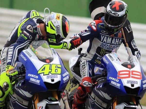Berita MotoGP: Rossi Dan Lorenzo Akan Bekerja Sama Menjungkalkan Marquez