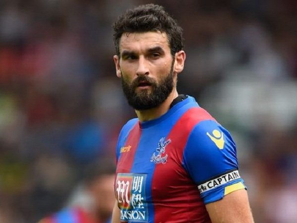 Berita Liga Inggris: Mile Jedinak terkejut ban kapten Crystal Palace dicopot darinya