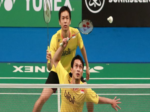 Berita Badminton: Ubah Strategi Karena Kondisi Lapangan Berangin, Hendra/Ahsan pun Berhasil Menang 
