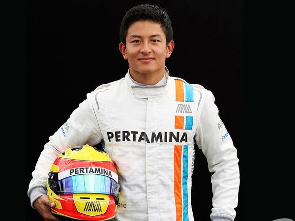 Berita Formula 1: Ternyata Gara-gara Kurang Bayar 7 juta Euro, Rio Haryanto Jadi Pembalap Cadangan