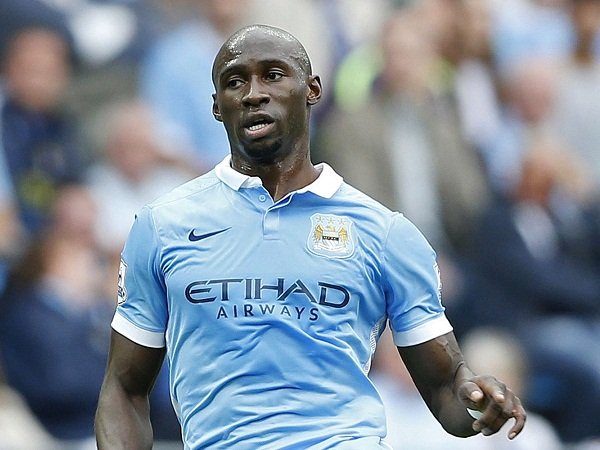 Berita Transfer Pemain: AC Milan Hadapi Persaingan Untuk Mendapatkan Bek Manchester City