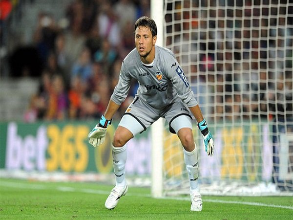 Berita Transfer: Barcelona Ingin Datangkan Kiper Valencia untuk Gantikan Claudio Bravo