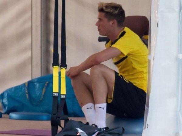 Berita Liga Jerman: Borussia Dortmund Istirahatkan Erik Durm