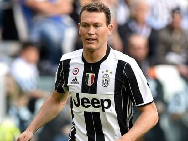 Berita Transfer: Stephan Lichtsteiner jemu hanya jadi cadangan di Juventus