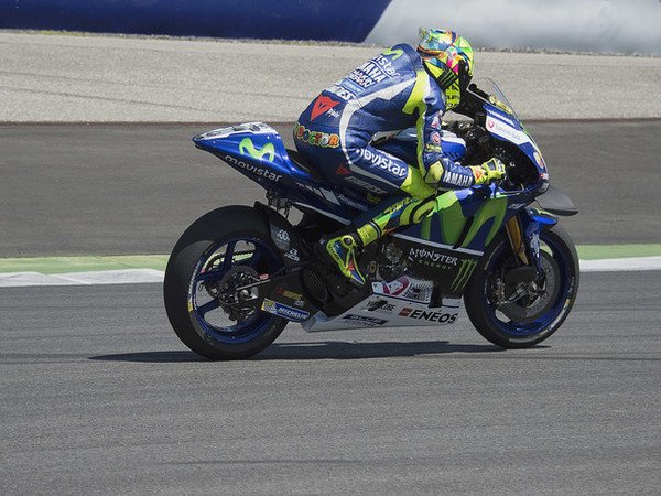 Berita MotoGP: Rossi Berharap Bisa Sesegera Mungkin untuk Menggunakan Komponen Baru Yamaha