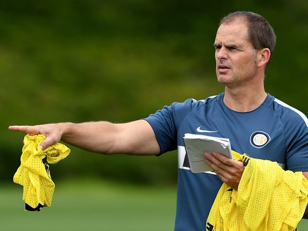Berita Liga Italia: Frank de Boer Tinggalkan Formasi ‘Aneh’ dan Kembali ke Formasi Favorit 4-3-3