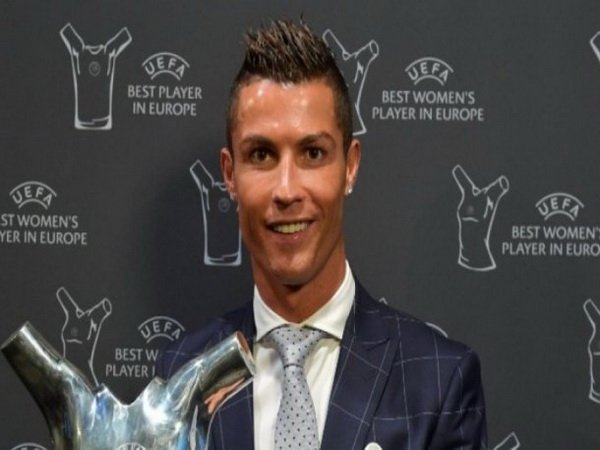 Berita Sepakbola: Ronaldo Pemain Terbaik Eropa Musim 2015/2016