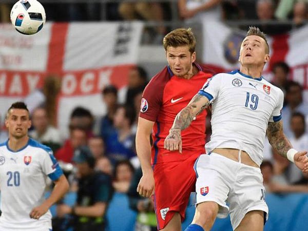 Berita Liga Inggris: Gelandang Tottenham Hotspur Kritik Timnas Inggris