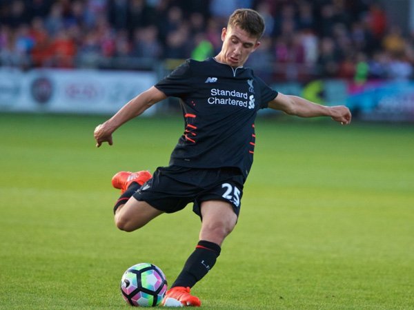 Berita Liga Inggris: Gelandang Muda Liverpool Menolak Pergi Karena Hal Ini